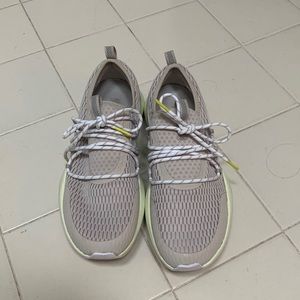 Sorel sneakers/tennis shoes